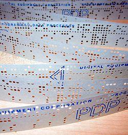 250px-Papertape carte perforée
