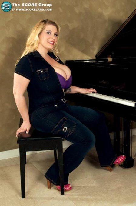 Renee Ross big tits 1