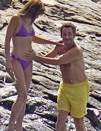 sarko à poil. "Dans 18 ans, il votera pour moi !"