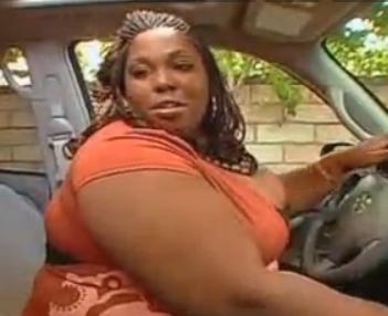 black BBW dans une voiture