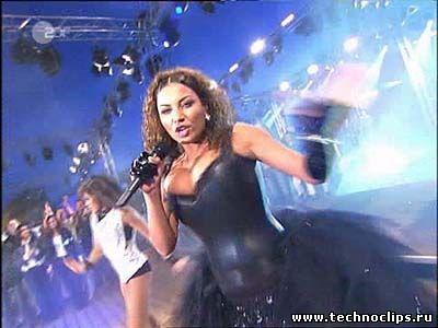 La nénétte du groupe 2unlimited avec ses nichons.