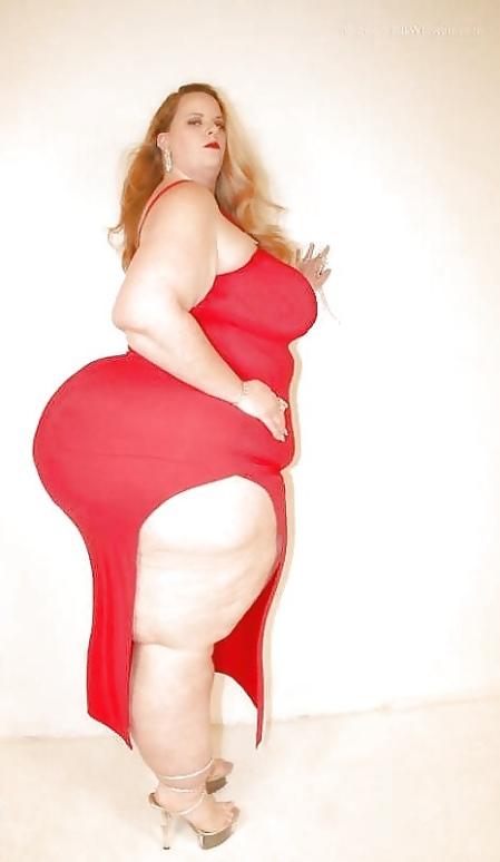 dame mature bbw robe rouge fesse magnifiques