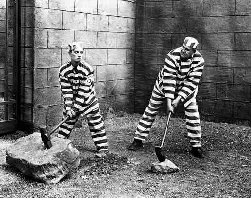 Pan ! Banni le bagnard !